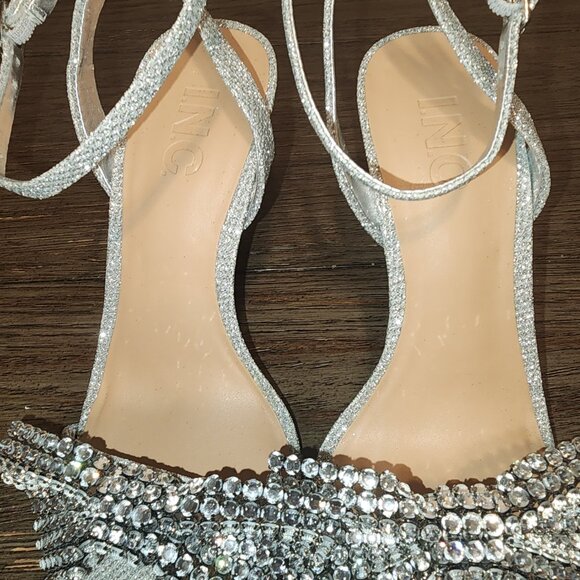 I.N.C. INTERNATIONAL CONCEPTS WOMENS NEMMZI BOW DRESS SANDALS NWT SILVER… - Picture 7 of 12